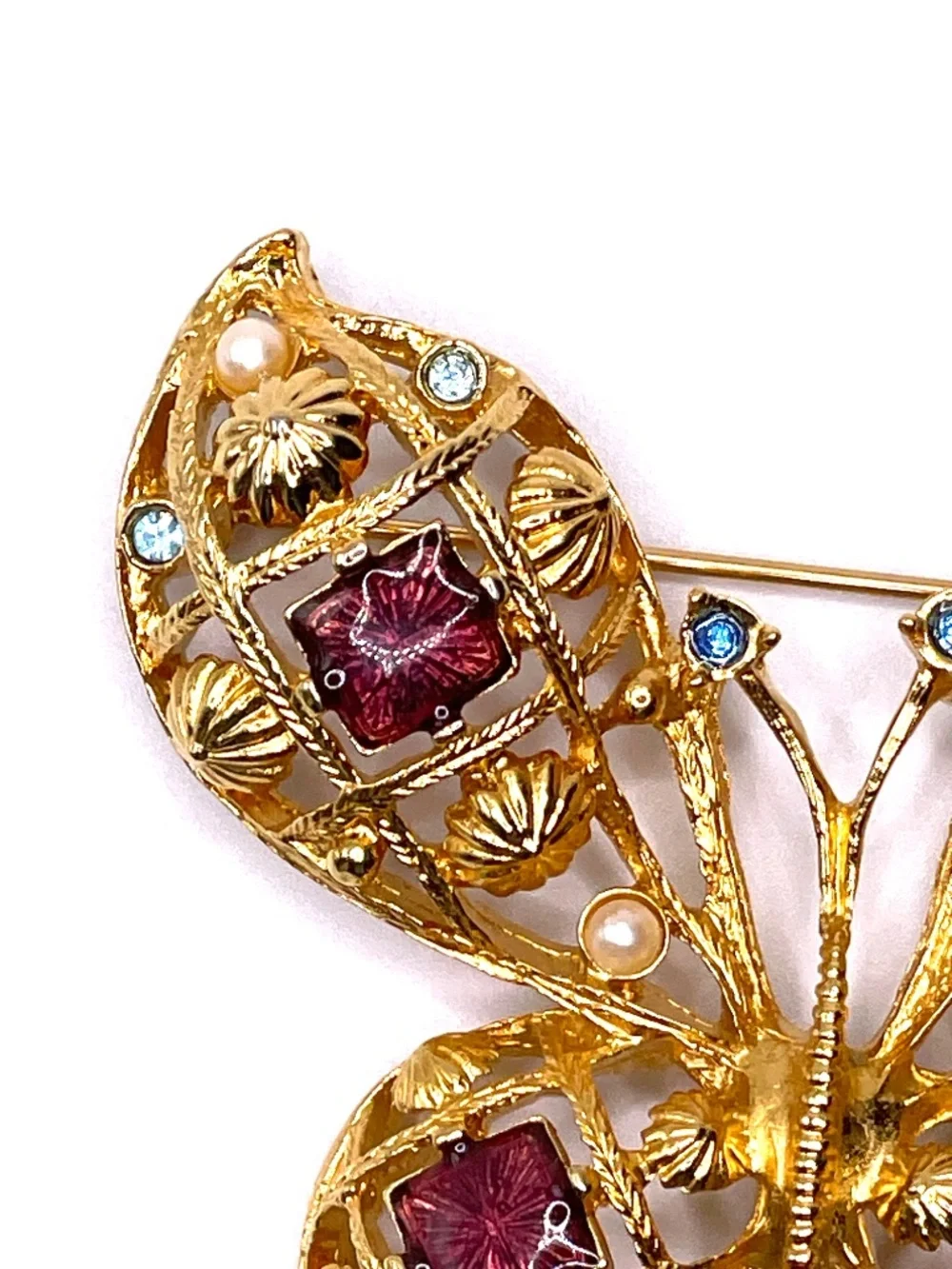 Vintage Avon Signed 70's 80's Gold Tone Butterfly Pin brooch